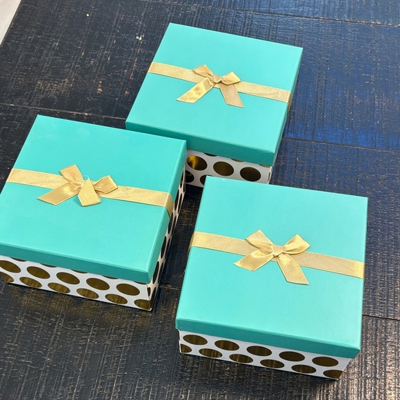 🎈4 LISTINGS FOR $20 Set of 3 empty gift boxes in teal & gold polka dots - Picture 1 of 8